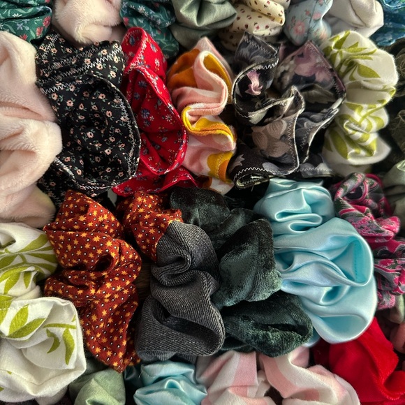Mystery bag of 3! Colorful Scrunchie Set - Picture 1 of 4